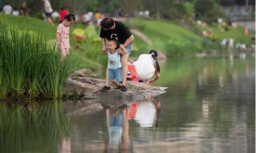 新洲区政和楼红旗店_什么天气下在水边玩耍